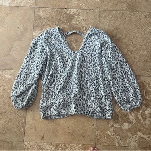 Liverpool LA Snow Leopard Sweater 🐆